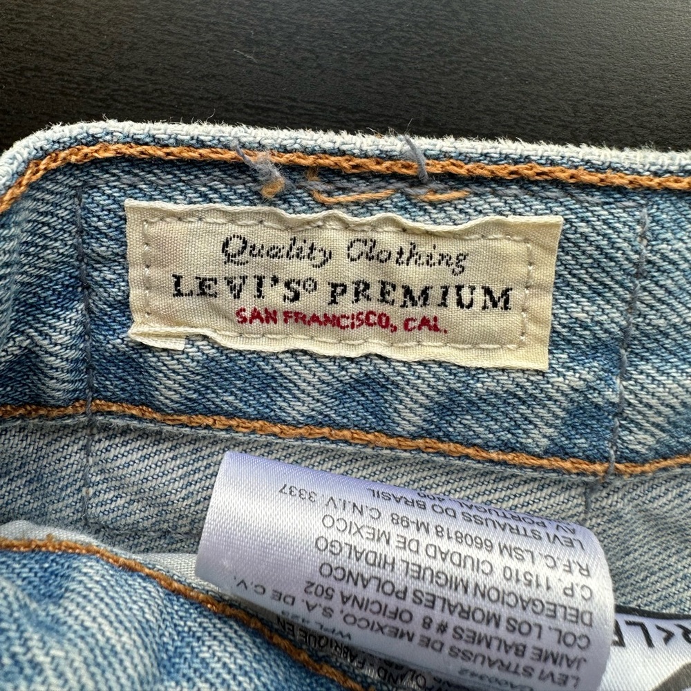 Levi’s Premium Lightwash Distressed Ribbed 501 Jean Shorts Size W30 EUC - Picture 7 of 11